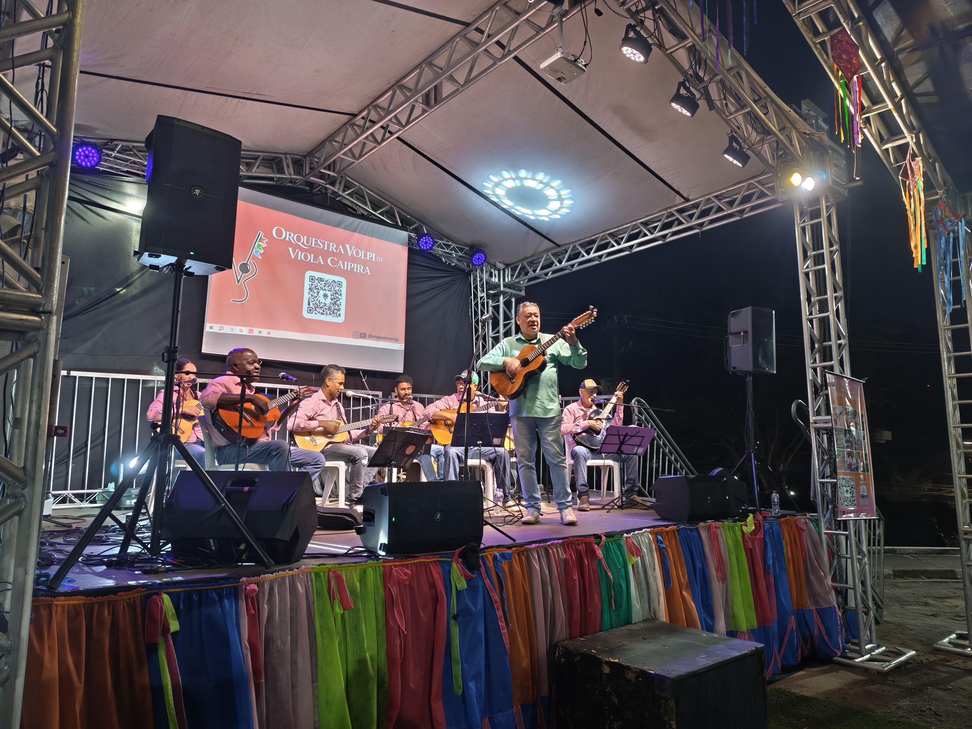 Orquestra Volpi durante apresentação do Bailão da Roça ao Sertão